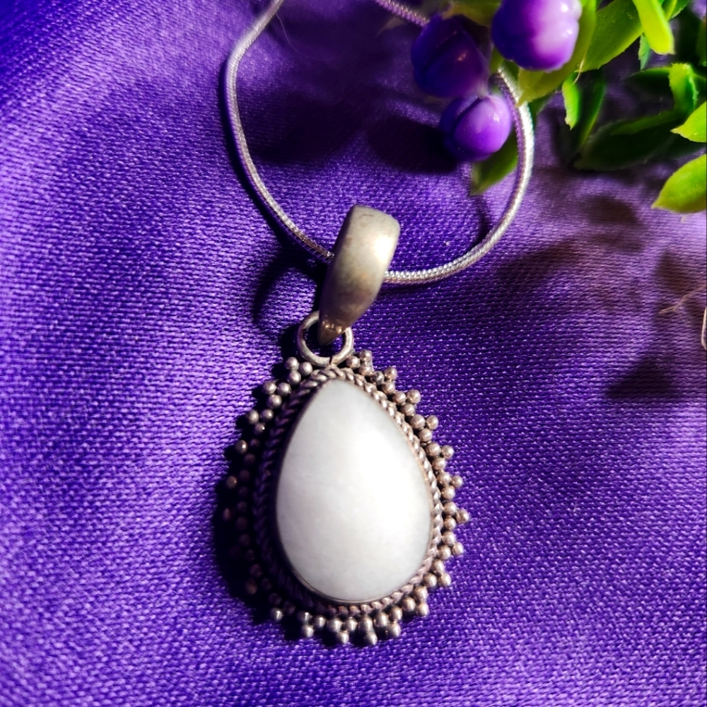 Elegant Silver and White Teardrop Pendant Necklace